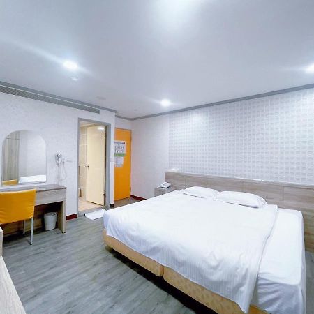 A22 Wei Lu Hotel Csungli Kültér fotó