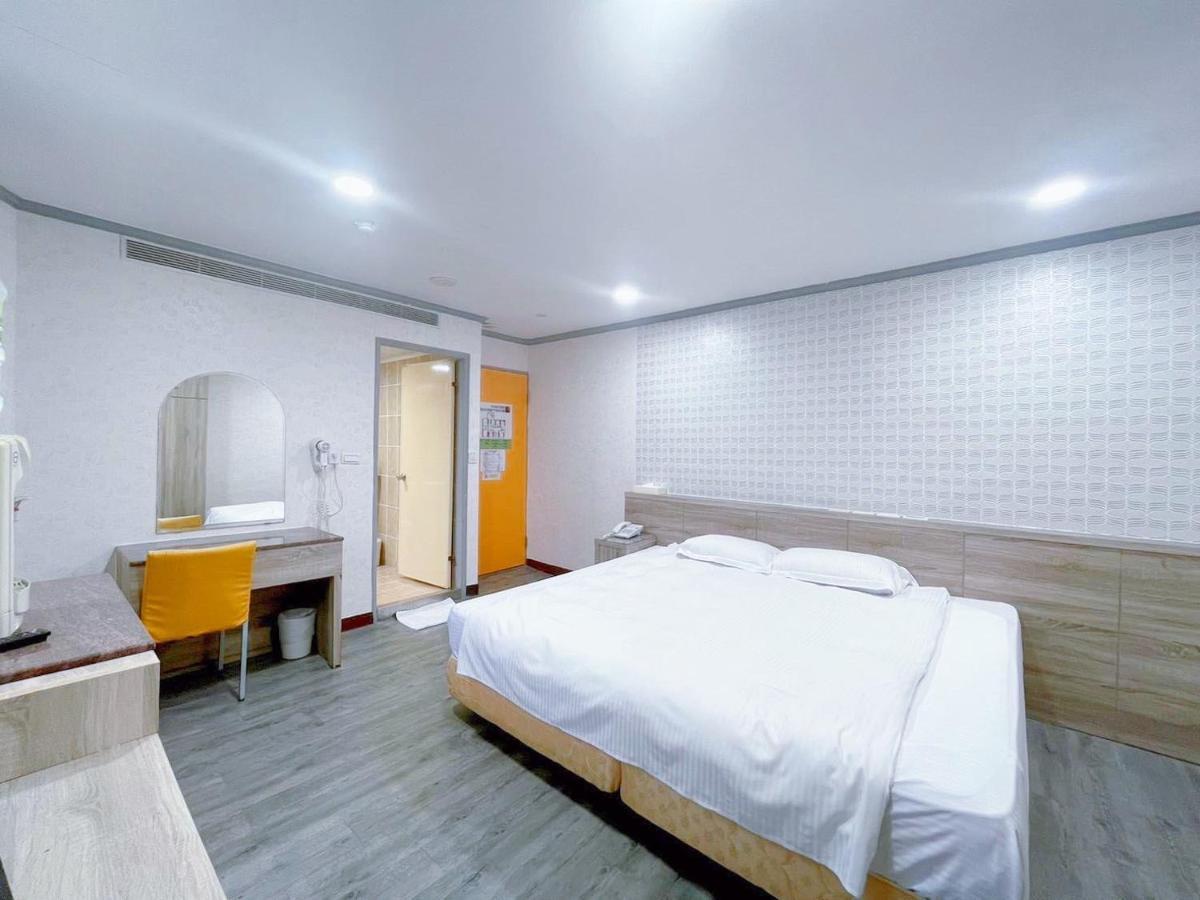 A22 Wei Lu Hotel Csungli Kültér fotó