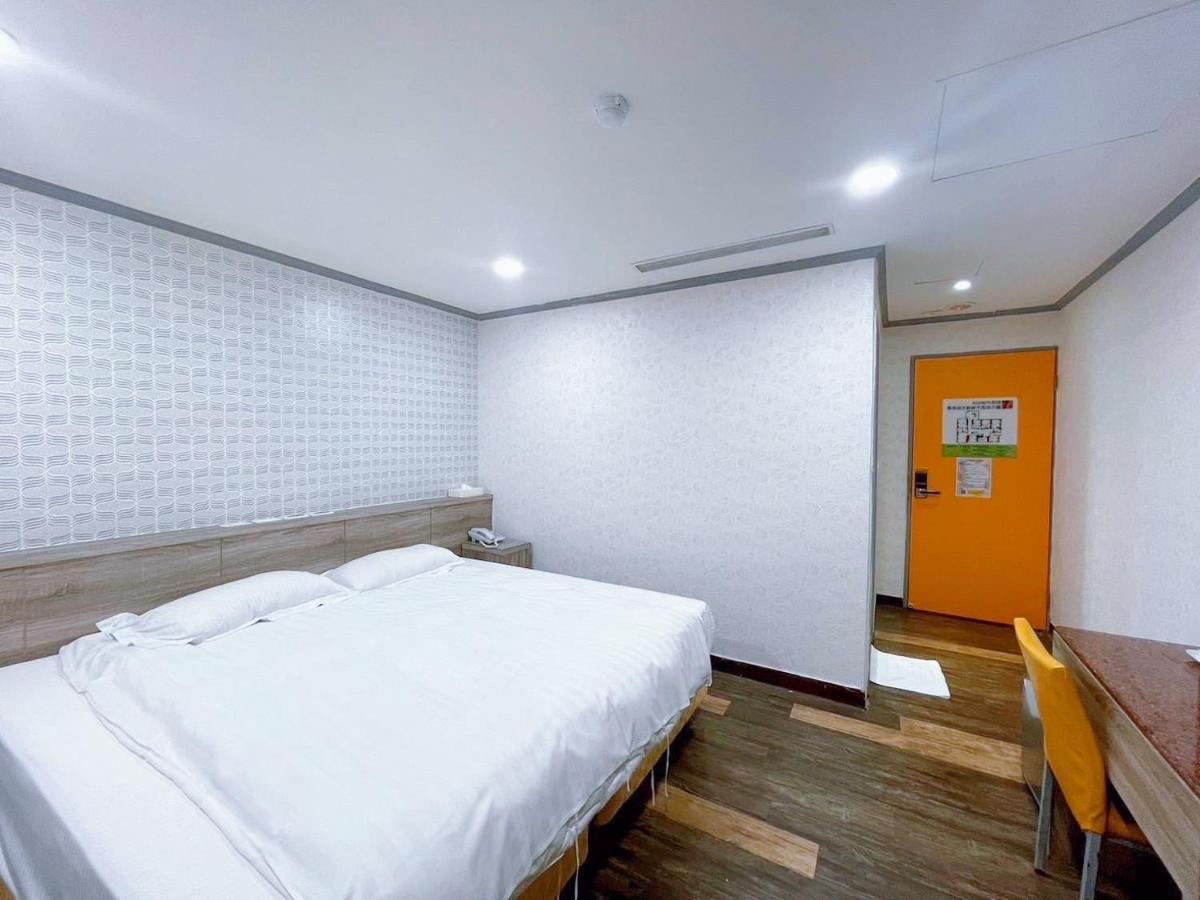 A22 Wei Lu Hotel Csungli Kültér fotó