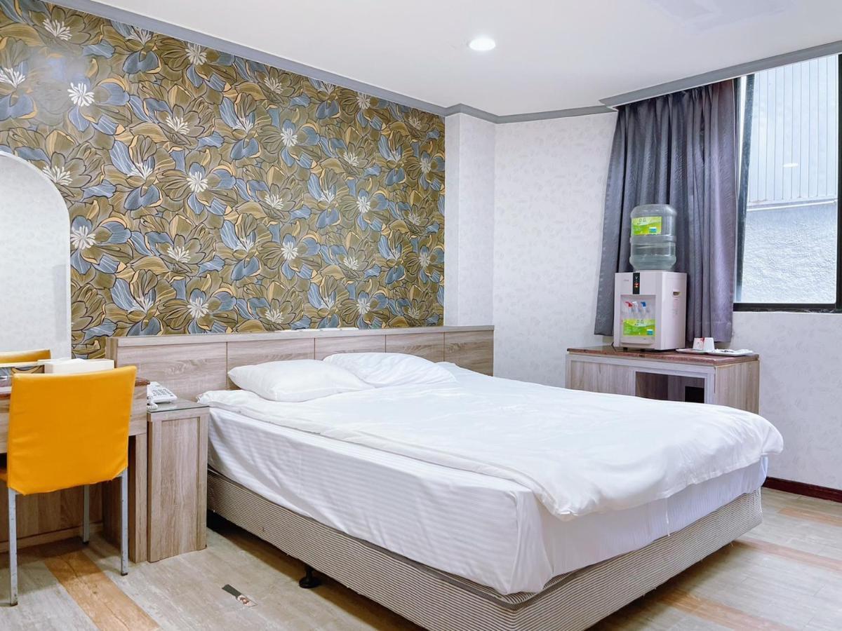 A22 Wei Lu Hotel Csungli Kültér fotó