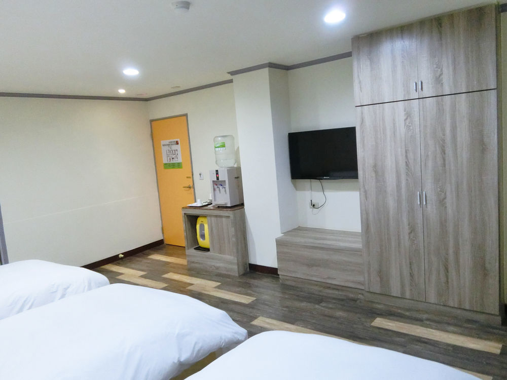 A22 Wei Lu Hotel Csungli Kültér fotó